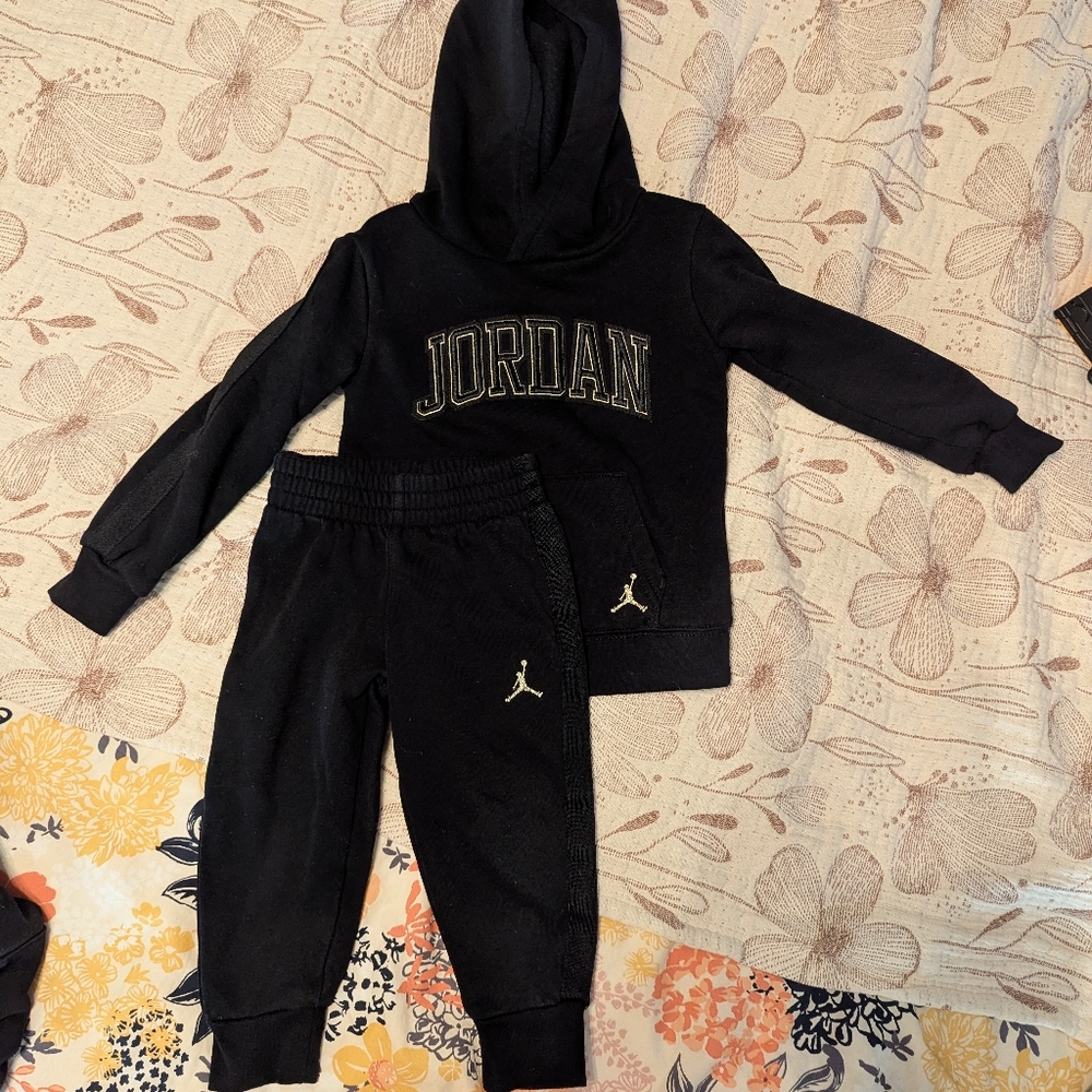 Jordan 2T Toddler Black/Gold Sweat Suit